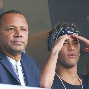 Pai de Neymar não pagou empresa que instalou sistema de ar-condicionado na cobertura de quatro andares do jogador em Santa Catarina