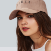 4 opções de trucker hat para você usar agora mesmo e deixar seu look com ainda mais estilo