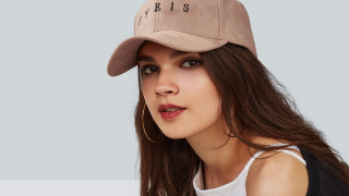 Trucker hat é o boné do momento e estas são as melhores opções para aderi-lo aos seus looks