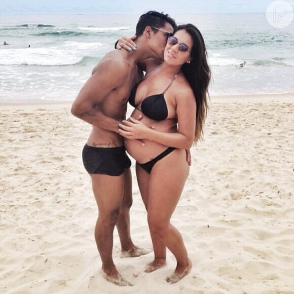 Micael Borges e Heloisy Oliveira anunciaram a gravidez de Zion com oito meses de namoro