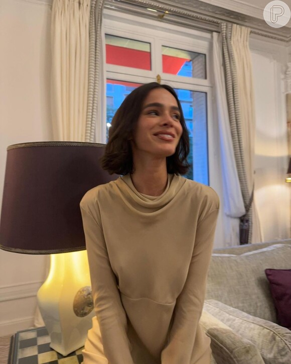 Bruna Marquezine publicou um vídeo de publicidade em seu perfil do Instagram na última quarta-feira (10)
