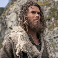 Como Sam Corlett, da série 'Vikings: Valhalla', ganhou 10 kg sendo vegano? Ator mudou dieta após doença da mãe e transformou corpo