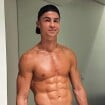 Cristiano Ronaldo surge só de cueca branca em sauna com a esposa e detalhe íntimo leva web à loucura: 'Pacotão de arroz'