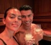 Cristiano Ronaldo e a esposa protagonizaram um vídeo um tanto sensual para os fãs ao posarem em uma sauna