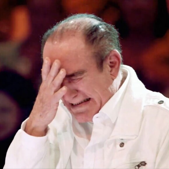 Renato Aragão recebe homenagem especial no 'Domingão com Huck' e vai aos prantos. Saiba o que rolou!