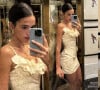 Bruna Marquezine elege vestido curto off-white com babados em férias com a família em Roma. Fotos do look!