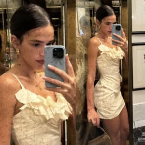 Bruna Marquezine elege vestido curto off-white com babados em férias com a família em Roma. Fotos do look!