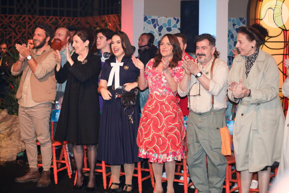 Elenco adulto de A Caverna Encantada, nova novela do SBT, na coletiva de imprensa em São Paulo