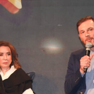 A autora Iris Abravanel e o diretor Ricardo Mantoanelli de A Caverna Encantada, nova novela do SBT, na coletiva de imprensa em São Paulo