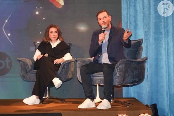 A autora Iris Abravanel e o diretor Ricardo Mantoanelli de A Caverna Encantada, nova novela do SBT, na coletiva de imprensa em São Paulo