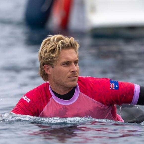 Ethan Ewing pode ser o adversário de Gabriel Medina em uma eventual semifinal do surfe nas Olimpíadas de Paris 2024