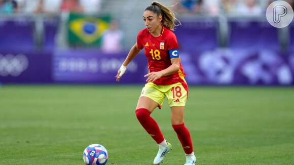 Olga Carmona, que teve a cabeça acertada por Marta, é capitã da seleção da Espanha