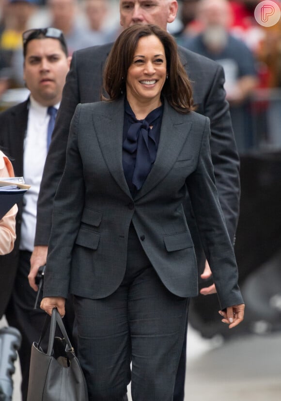 O guarda-roupa de Kamala Harris se tornou uma ferramenta ainda mais poderosa para transmitir sua mensagem e persona