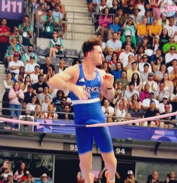 Anthony Ammirati esbarrou com as partes íntimas na barra, causando eliminação da final do salto com vara