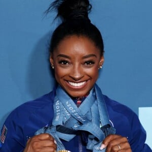 A maquiagem de Simone Biles brilhou tanto quanto suas medalhas nas Olimpíadas de Paris 2024