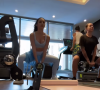 Bruna Biancardi e Carol Dantas se dedicaram a treino de inferiores com o auxílio de uma personal trainer