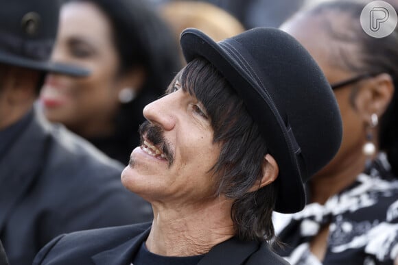 Anthony Kiedis, do Red Hot Chilli Peppers, foi criticado na web por antigo relacionamento com modelo 31 anos mais nova que ele