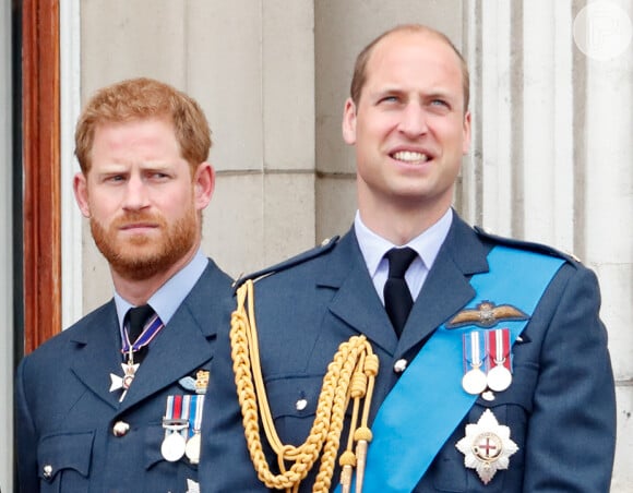 Harry recusou o pedido e pediu o aval da rainha Elizabeth II, que liberou o Príncipe para se casar de barba, um benefício que nunca foi dado para William