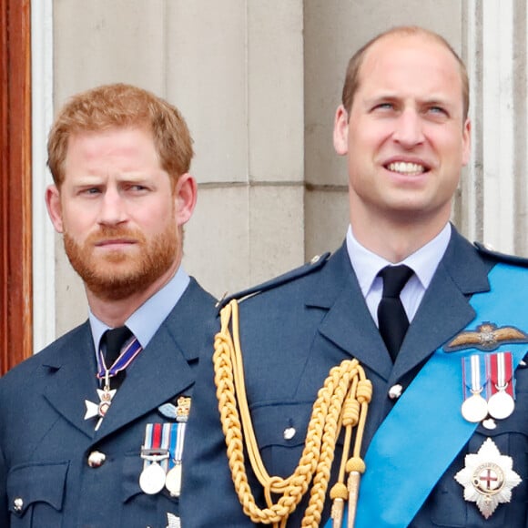 Harry recusou o pedido e pediu o aval da rainha Elizabeth II, que liberou o Príncipe para se casar de barba, um benefício que nunca foi dado para William