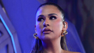 Simone Mendes rasga calça pelo 2º ano seguido em Barretos e perde parte do look durante show após dispensar preocupação: 'Zero frescura'