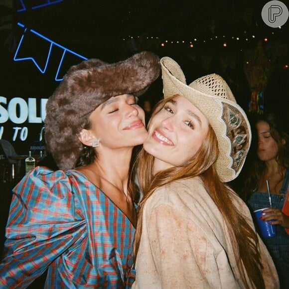 Bruna Marquezine e Sasha Meneghel no aniversário de 29 anos da atriz