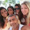 Romário posa com as filhas e com a namorada, Dixie Pratt