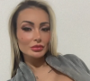 Andressa Urach valorizou os seios fartos, turbinados com 1 litro de silicone cada