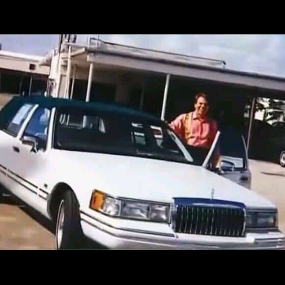 Lincoln Continental 1993: conheça o carro preferido de Silvio Santos.