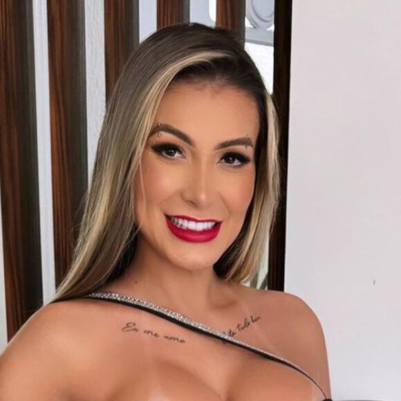 Andressa Urach revela ter emagrecido depois de cirurgia polêmica de bifurcação na língua