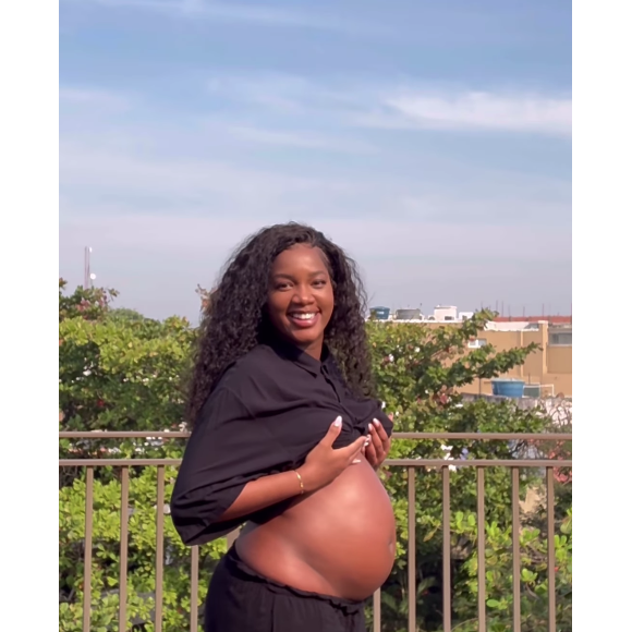 Tamanho da barriga de Iza chamou atenção nas fotos e também em uma segunda publicação da cantora