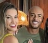 Andressa Urach e Luiza Marcado gravaram acompanhadas de Lucas Matheus, atual namorado da vice Miss Bumbum. 'Quem divide multiplica', escreveu a famosa