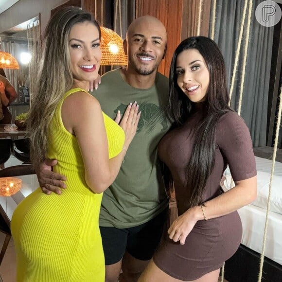 Andressa Urach e Luiza Marcado gravaram acompanhadas de Lucas Matheus, atual namorado da vice Miss Bumbum. 'Quem divide multiplica', escreveu a famosa