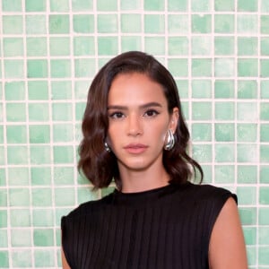 Bruna Marquezine está prestigiando a New York Fashion Week