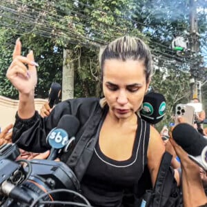 Deolane Bezerra conversou com veículos de imprensa e fez um post no Instagram, descumprindo as regras do Tribunal de Justiça de Pernambuco (TJPE)