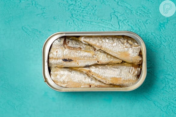 Mas se deve tomar cuidado com o consumo exagerado de sardinha enlatada, por ter bisfenol A em sua composição, uma substância prejudicial à saúde