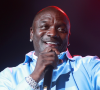 Gente? Sem saber português, Akon compartilha post que massacra seu show no Rock in Rio