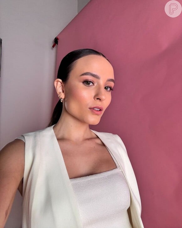 Larissa Manoela ofereceu o 'Xô Bafinho' para Yasmin Brunet: 'Você quer?'