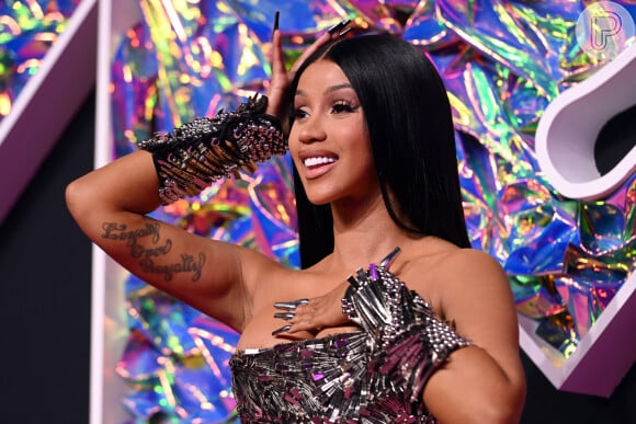 Cardi B acusou Offset de traição e expôs mensagens de texto insistentes do ex-marido