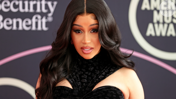 Cardi B é acusada pelo ex-marido de traição durante gravidez: 'F*deu com um bebê dentro'