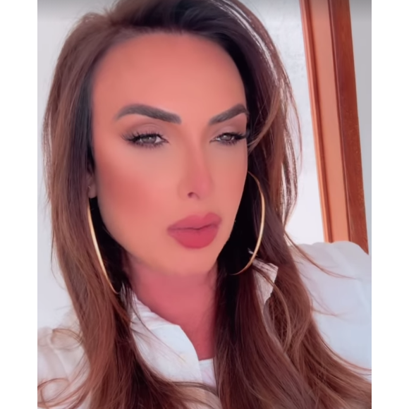Nicole Bahls garantiu que ficará cerca de 60 dias com a cinta cirúrgica depois da lipo LAD