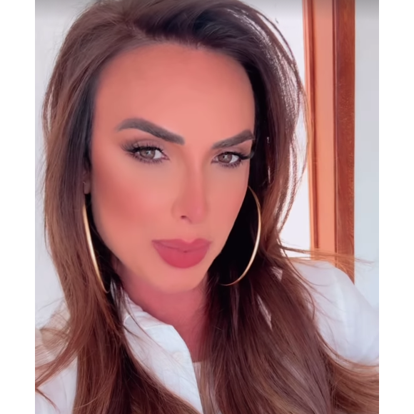 Nicole Bahls revelou, nesta sexta-feira (27), ter realizado uma lipo LAD para afinar sua cintura