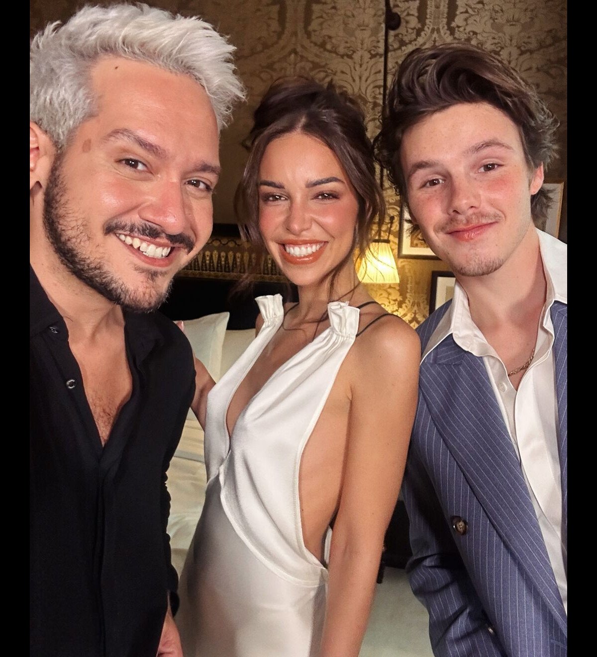 Foto Jackie Apostel namora Cruz Beckham; casal está junto pelo menos