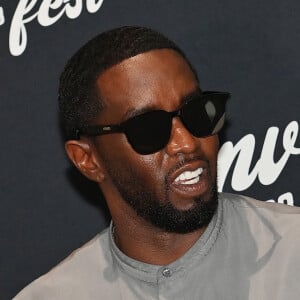 Um dos boatos indica que P. Diddy teria uma fita de sexo com um popstar muito famoso no mundo