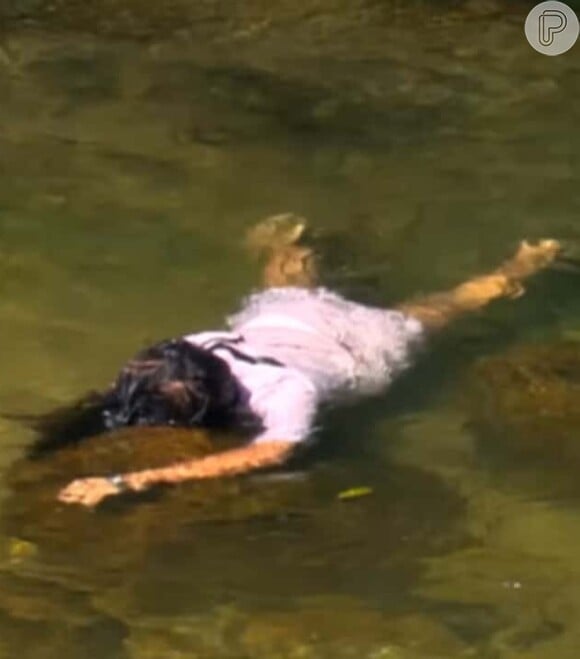 Em 'Alma Gêmea', Serena ficará boiando no rio, e todos vão achar que a indígena morreu.