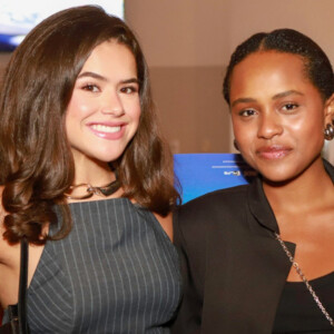 Maisa Silva e Duda Santos, estrelas de 'Garota do Momento' da Globo, curtem peça 'Uma Babá Quase Perfeita', na zona oeste do Rio de Janeiro.