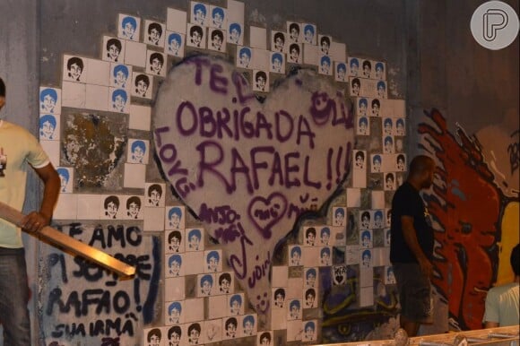 Mensagens de carinho foram deixadas no túnel onde Rafael Mascarenhas morreu