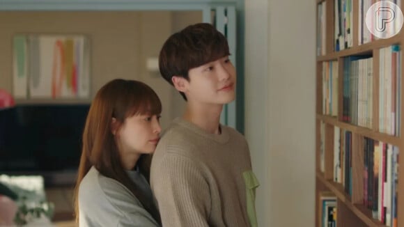 Em 'Romance é um Livro Extra', essa produção de 2019 da gigante do streaming tem Lee Na-young e Lee Jong-suk nos protagonistas.