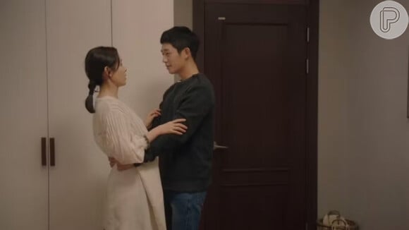 Em 'Something in the Rain', da Netflix, os atores Jung Hae-in e Son Ye-jin são as estrelas principais.