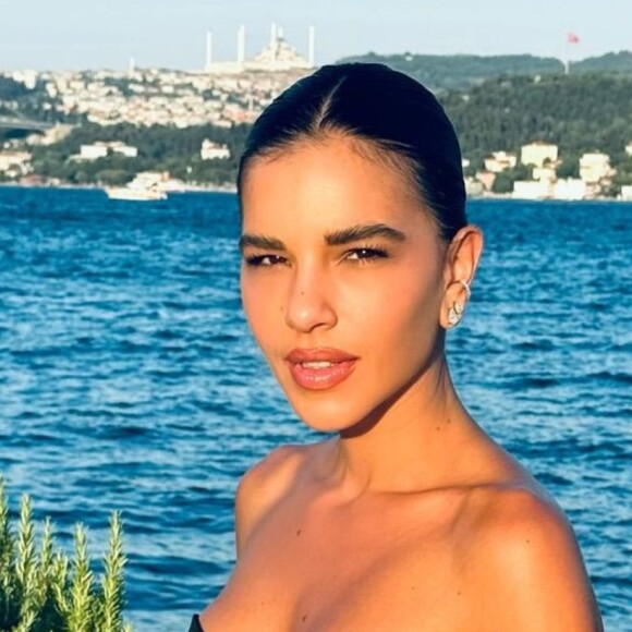 Mariana Rios exibe corpo definido em novas fotos no Rio de Janeiro e leva web à loucura