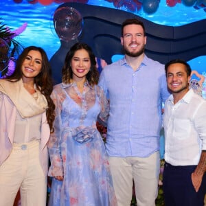 Maira Cardi e Thiago Nigro receberam Thammy Miranda e Andressa Ferreira na festa de Sophia